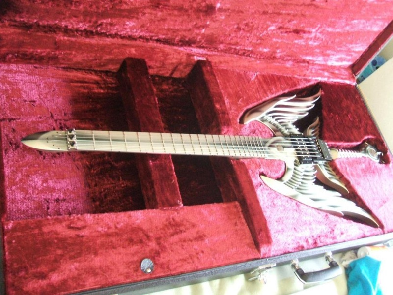 Illustration for article titled Angel Sword Guitar Plays Iron Maiden Songs, Slays Teen Pop Stars
